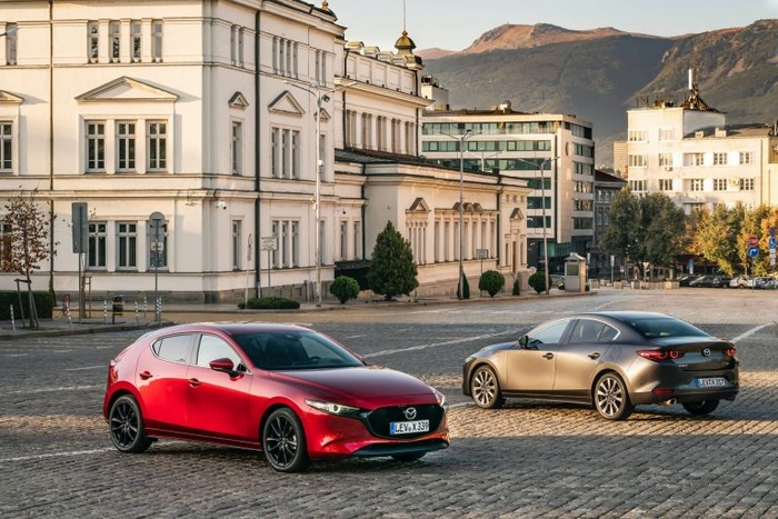 Mazda3 với thiết kế cá tính và trẻ trung.