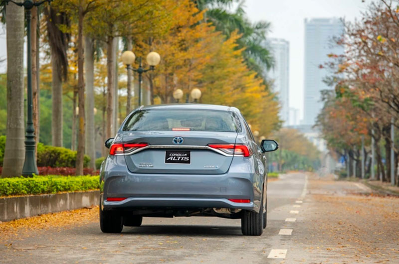 toyota corolla altis can tho duoi xe