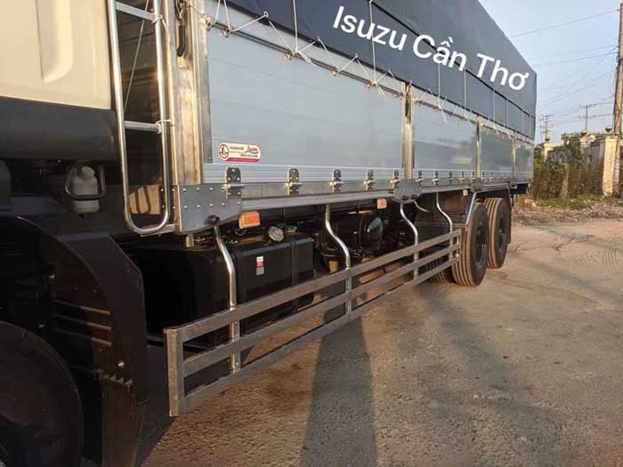 xe tai isuzu fvm1500 mui bac inox bung nhom