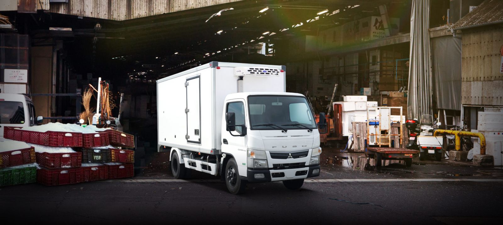 Xe đông lạnh Mitsubishi Fuso Canter TF4.9 DL2