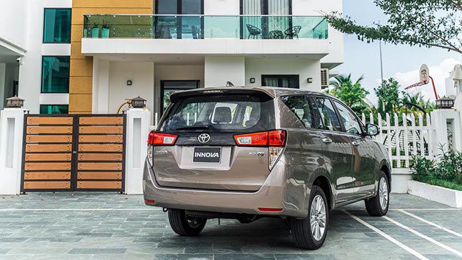 toyota innova can tho duoi xe